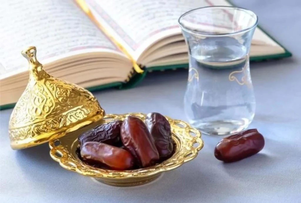 الجمع بين صيام العشر الأوائل من ذي الحجة وقضاء رمضان