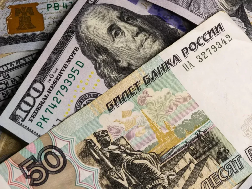 بورصة موسكو تُوقف التداول بالدولار الأمريكي واليورو