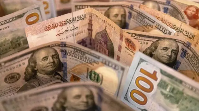 توقعات سعر الدولار تشعل الأسواق - بعد اختراق حاجز الـ 51 جنيهًا والارتفاع القياسي.. ما هي التوقعات؟